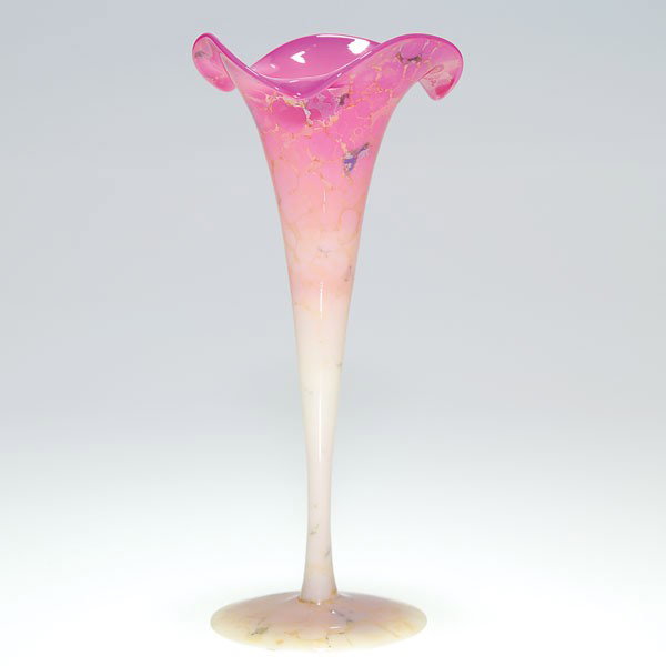 New England Agata lily, 7 3/4" , blue "oil spots": Good New England Agata lily vase rising a mere 7 7/8 inches. Nice wild rose color that has blue "oil spots" floating in good metallic mottling. The mottling is a tad light where the vase was lovingly 