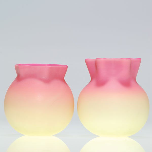 2 miniature Thomas Webb Burmese vases, tallest 2 7: Two Thomas Webb Burmese vases, plain and simple. The scalloped edge vase measures 2 7/8 inches. The vase with the hexagonal rim measures 2 1/2 inches. Both are in excellent condition and have a nice b