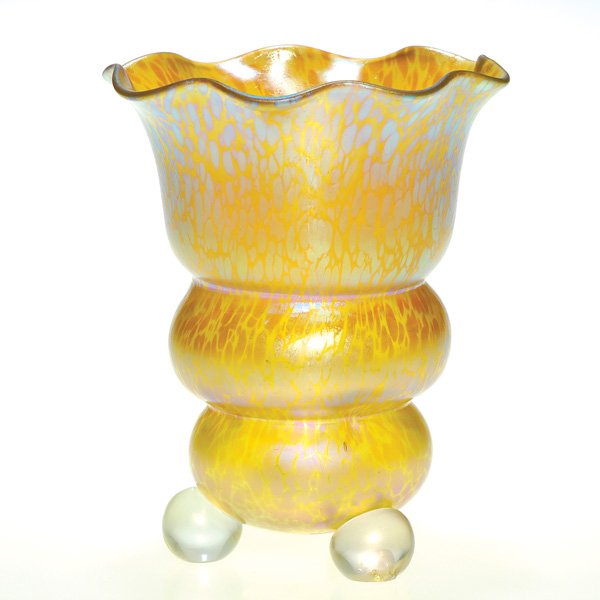 Loetz gold Papillion vase, bun feet, ruffled rim: Shapely Loetz Papillion golden vase lofted on three bun feet. Ruffled rim. Magenta highlights. Height 5 1/4 inches. Charming and in excellent condition.