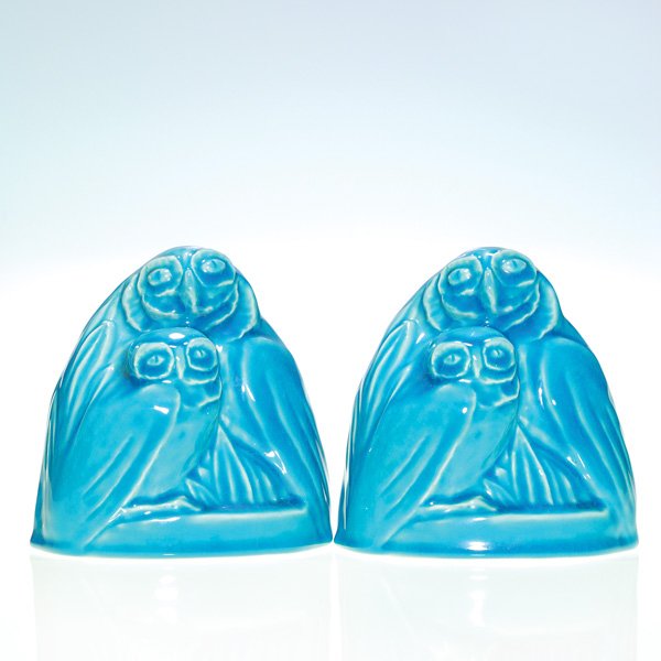 Pair Kenton Hills Double Owl bookends: Unusual pair of Kenton Hills Porcelains Double Owl bookends done in Danish blue high glaze. A William Hentschel design, the bookends are shape number 141 in the Kenton Hills line and each stands 5 3/4