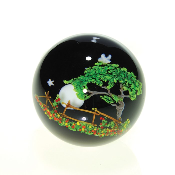 Mayauel Ward paperweight, Moon & Oak , 2 1/2”: Mayauel Ward paperweight capturing a rural setting with a full moon just off the horizon and stars all around, a wood fence and an old oak tree in front dramatically displayed against a black sky. Hei