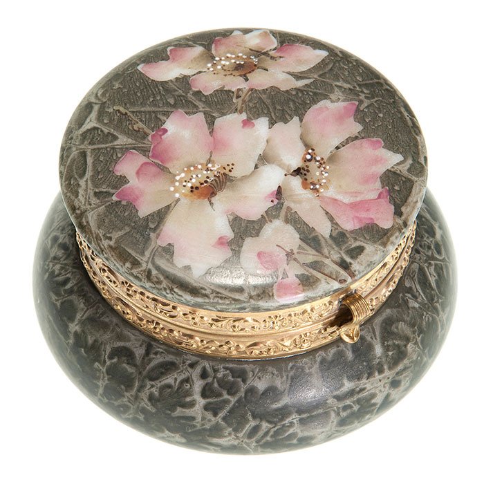 Wavecrest Kelva jewelry box, 2 1/2” X 4 1/2”, marks: Wavecrest Kelva jewelry box displaying pink wild roses on the lid and marbled in dark gray green. Measures 2 1/2 inches by 4 1/2 inches. Stamped “Kelva Trade Mark” in red beneath. Excellent condit