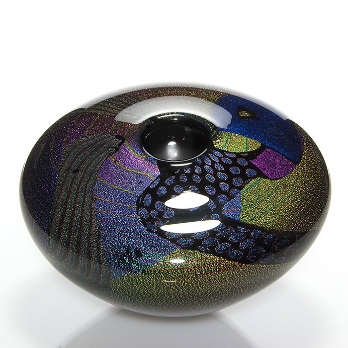 R. Strong “Saucer Series” metallic vase, 4 1/2”, 2001: Randy Strong “Saucer Series” shouldered vase with colorful metallic flow of patterns, resembling the head and neck of a loon against a backdrop of rippled water among some reeds. Measures 4 1/2 in
