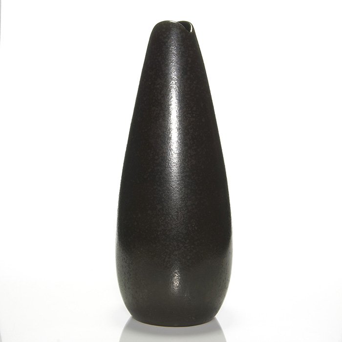 Roseville Raymor vase, shape 67-21”, 20 3/4”: Massive Roseville Raymor vase, shape 67-21”, in black. Marked on the bottom Raymor Modern Artware by Roseville U.S.A. 67-21”. In excellent original condition. Height is 20 3/4 inches.