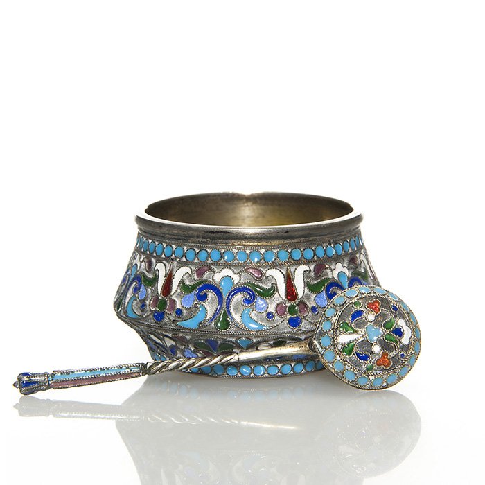 Russian enamel salt cellar and spoon, marks: Russian enamel salt cellar with spoon. The salt measuring 1 inch is colorfully enameled, having beaded trim and slight gold wash. Impressed “84 with right facing Kokoshnik and Delta (Moscow) symbol.
