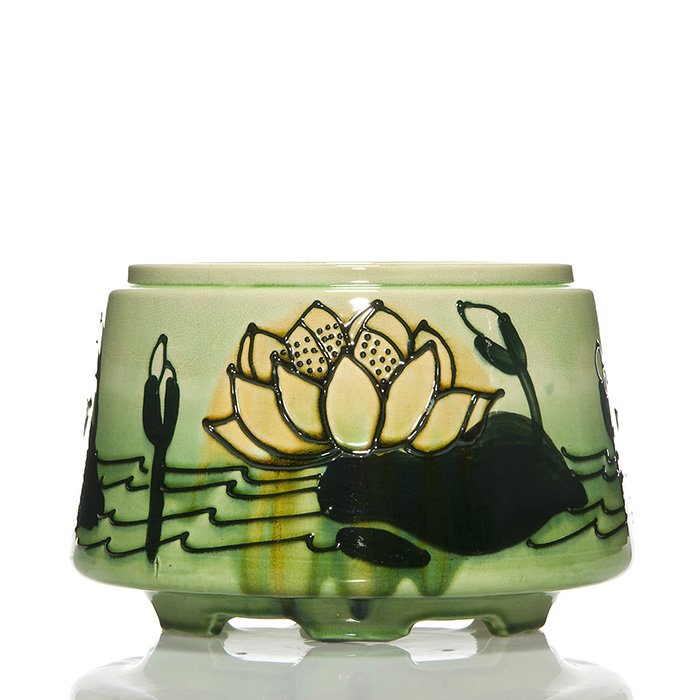 Roseville Lotus jardiniere, 6 5/8", Rhead design (1 of 1)