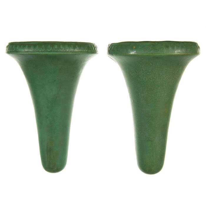 2 Roseville Arts & Crafts Matt Green wall pockets, 8" (1 of 1)