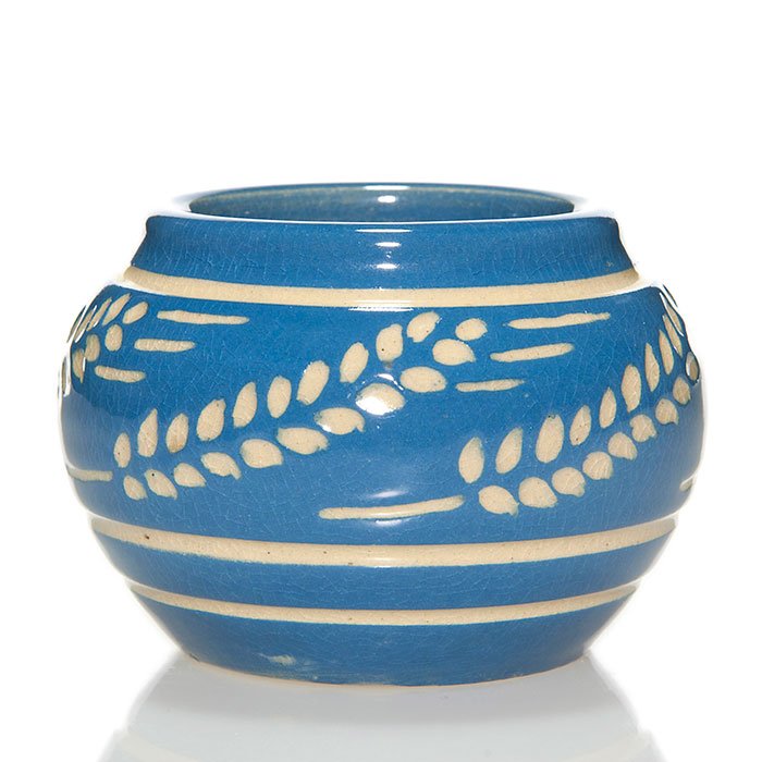 UND carved Wheat vase, glossy finish, 2 1/8" (1 of 1)