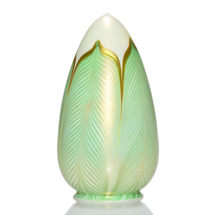Quezal bullet shade, green feather, Roberts #1, 8 1/4" (1 of 1)
