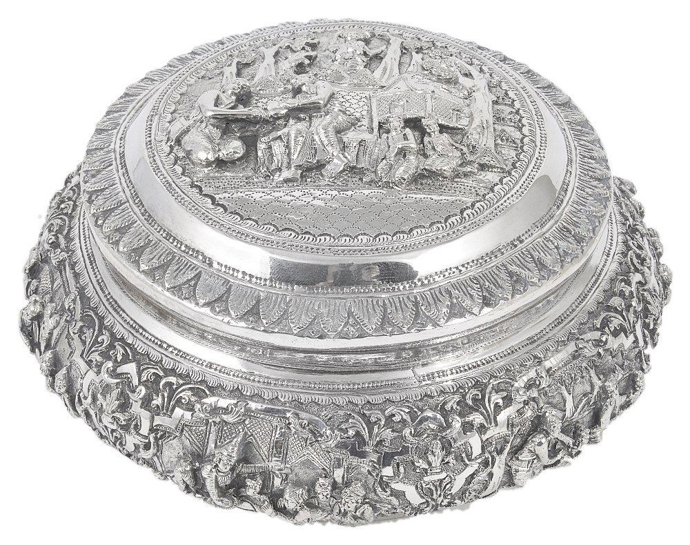 A BURMESE SILVER BOX AND COVER, EARLY 20TH CENTURY (1 of 1)