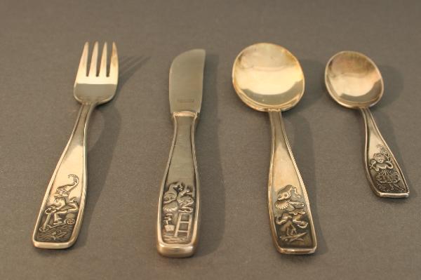 Children's cutlery, silver plated: Children's cutlery, silver plated, four-piece in its original box, 60's, 90 edition, Burgdorfer silverware factory, L12 0.5-18, 0cm German Translation: Kinderbesteck versilbert, 4-teilig im Originalka