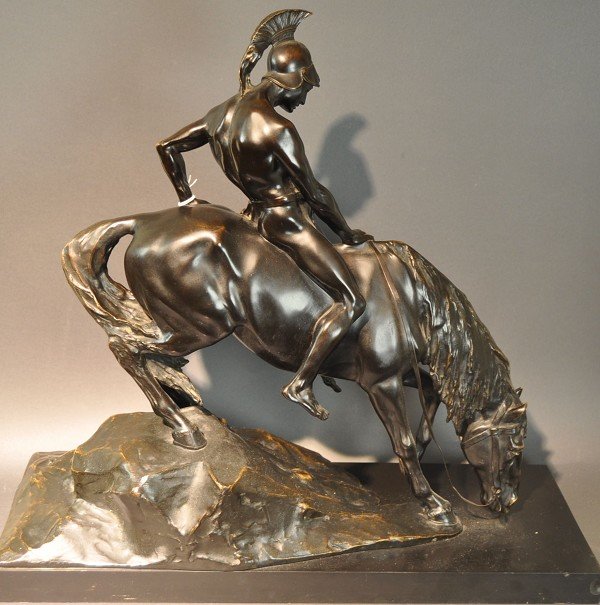 Hosaeus Hermann, impressive bronze sculpture: Hosaeu, Hermann (born in Eisenach, 1875-1958 Berlin), an impressive bronze sculpture, "horseman warrior on horseback", on the banks of his horse, soaking, naturalistic base on square Marmorplinthe, ve