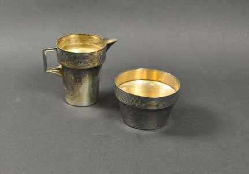 Handbecher WMF-Marke (Strauss), Art Deco, bodeneitig ge: Handbecher WMF-Marke (Strauss), Art Deco, bodeneitig gemarkt, Versilberung stark angelaufen bzw. berieben dazu ein kleines Kännchen, H Kännchen= 8,0cm, H Becher= 5,0cm, D= 7,5cm