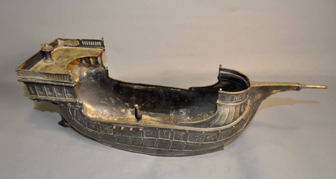 Ship body, metal, aged, well-Santa Maria, Christop: Ship body, metal, aged, well-Santa Maria, Christopher Columbus, length about 55.0 cm, H = 20.5 cm, Schiffskorpus, Metall, antikisiert, wohl Santa Maria, Christoph Kolumbus, Länge ca 55,0 cm, H= 20,5 