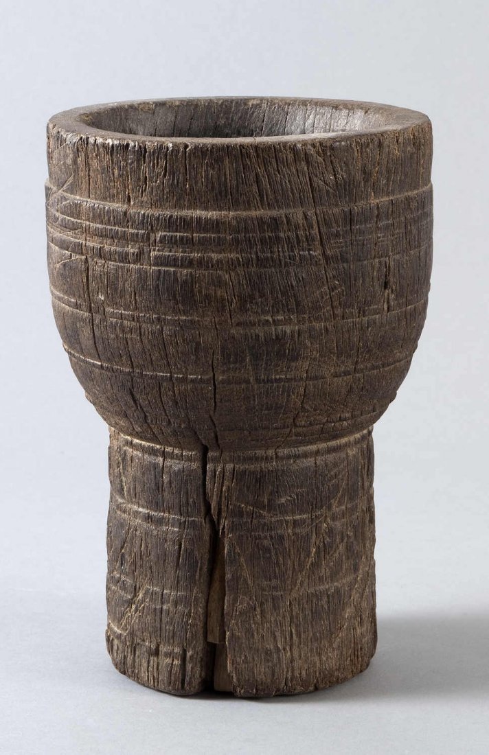 Mortar from palm wood, high slender stand, strong : Mortar from palm wood, high slender stand, strong traces of use, probably in Tanzania in 1900, repairing cracked wood with old wooden wedges partially horizontally circulating Schnitzbänderung H = 24