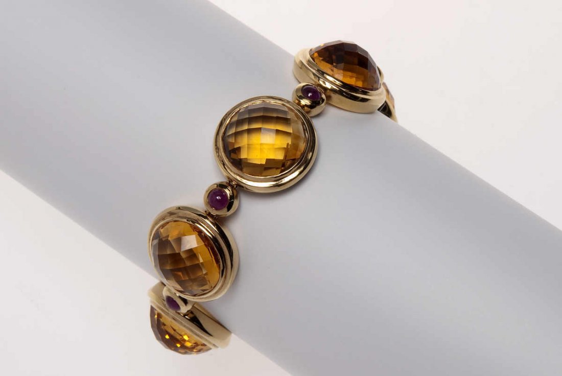 Striking Ladies Bracelet, 750'-yellow gold (18K GG: Striking Ladies Bracelet, 750'-yellow gold (18K GG), "Antonini" design, with 7 citrines, with diameter of 16.0 mm in fantasy-cut and intermediate 7 Rubincabochons of 3.0 mm in diameter, fine workmansh