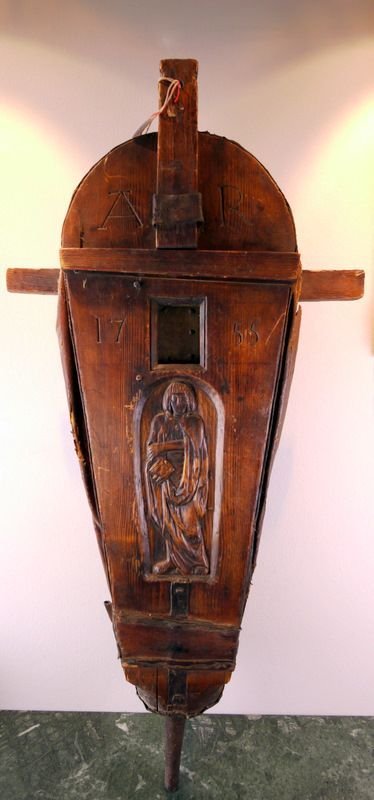 Bellows, carved softwood, southern Germany, 19 Cen: Bellows, carved softwood, southern Germany, 19 Century Blasebalg, Weichholz geschnitzt, Süddeutsch, 19. Jh.