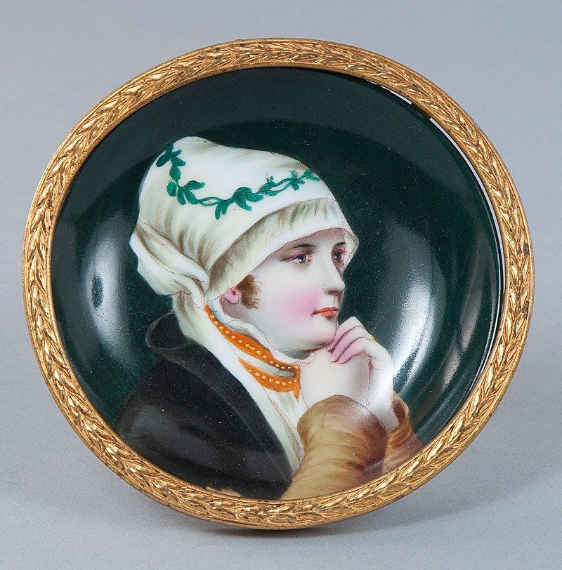 Fine Portrait Plate in brass trim plate, with a fol: Fine Portrait Plate in brass trim plate, with a fold-foot polychrome overglaze, unmarked, Germany, circa 1900, H = 12.0 D = 11.0 cm Feiner Portraitteller in Messingzierrahmen, mit ausklappbarem Standf