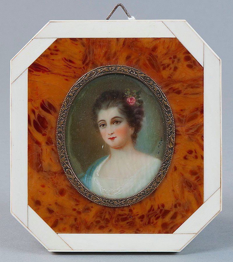 Portrait "Noble Lady", miniature painting in tempe: Portrait "Noble Lady", miniature painting in tempera on ivory, handcrafted octagonal mammoth ivory frame. Handmade according to CITES regulations. H = 11.0 W = 10.0 cm Portrait "Edle Dame", Miniatur L