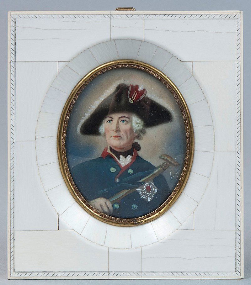 Portrait "Frederick the Great" (bust), miniature p: Portrait "Frederick the Great" (bust), miniature painting in tempera colors on ivory, mammoth ivory handcrafted frame. Handmade according to CITES regulations H = 14.5 W = 12.0 cm Portrait "Friedrich
