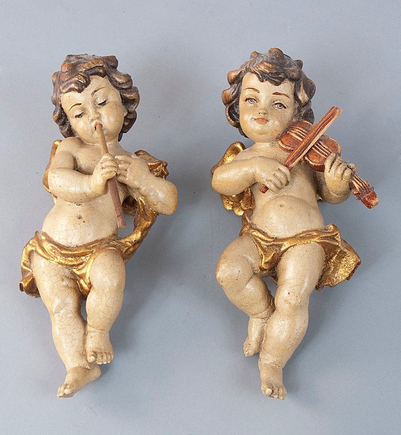 Convolute of two cherubs playing musical instrumen: Convolute of two cherubs playing musical instruments (flute and violin), basswood, painted in colors, probably South Tyrolean, H = 23.0 W = 10.0 cm Konvolut zwei musizierende Putti (Flöte und Violine