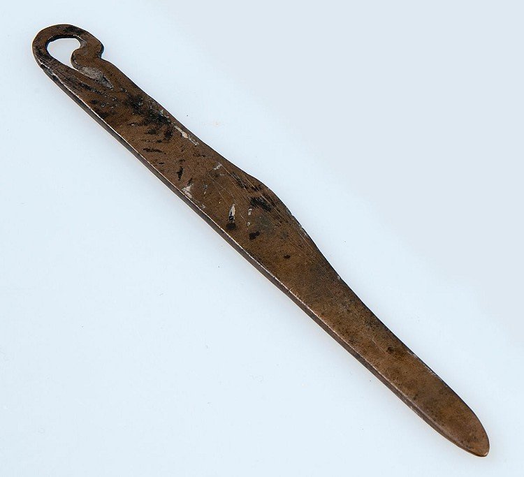 Bronze scraper or knife, Neolithic, China (1100-600 BC): Bronze scraper or knife, Neolithic, China (1100-600 BC), Xia Jiadian Culture Inner Mongolia. Strongly rubbed bronze ornaments on the handle and hanging loop, very good condition, ethnographically inte