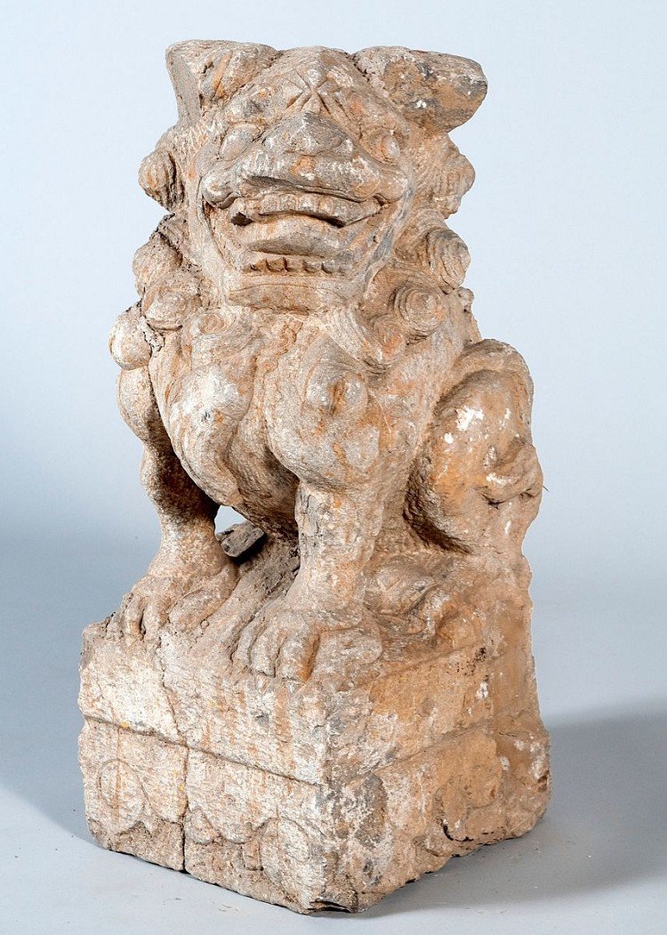 Guardian lion of limestone (?? Shishi), China, Qing dyn: Guardian lion of limestone (?? Shishi), China, Qing dynasty (1640-1912 AD), vorliegendes example dates from the late 19th Century., Right, male lion, hand-carved out of stone, weathering and aging, on