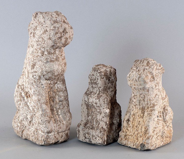 Lot of three guardian lions (?? Shishi) of limestone wi: Lot of three guardian lions (?? Shishi) of limestone with thick, natural grain, China, Ming dynasty (1368-1644 AD), present specimens probably date from the late Ming Dynasty, Varying levels of weathe