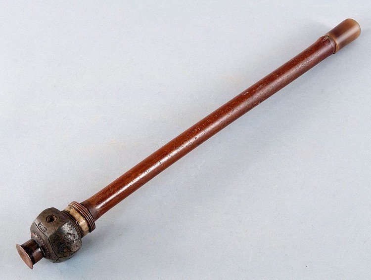 Opium pipe, China, Qing dynasty (1644-1912 AD), the pre: Opium pipe, China, Qing dynasty (1644-1912 AD), the present piece dates from around 1700. Pipe stem is made of bamboo wood, the bowl in the shape of a poppy capsule is made of brass with engraved orna