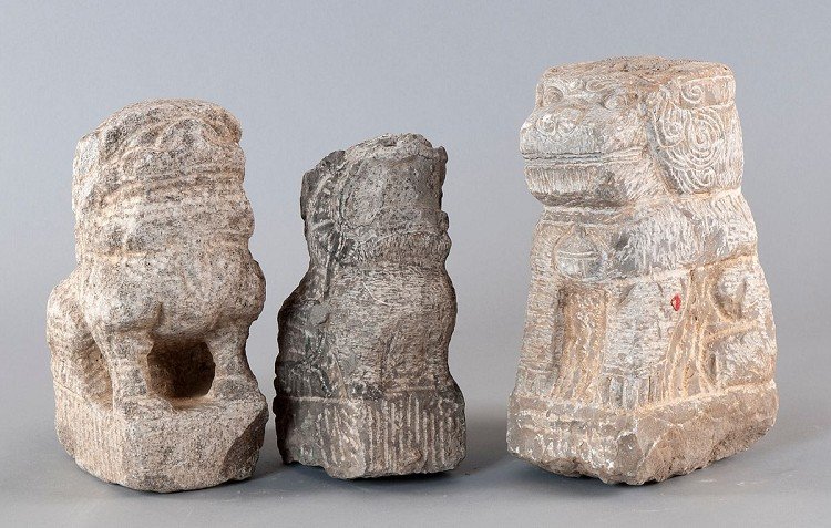 Lot of three smaller guardian lions of light and darker: Lot of three smaller guardian lions of light and darker limestone (?? Shishi), China, Qing dynasty (1644-1912 AD), these artifacts date from the early to mid 20th century, Minguo period. Varying level