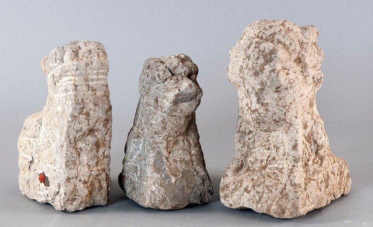 Lot of three smaller guardian lions (shishi ??) of gray: Lot of three smaller guardian lions (shishi ??) of gray limestone with thick, natural grain, China, Qing dynasty (1644-1912 AD), these artifacts date from the late 18th early 19th century. Varying lev