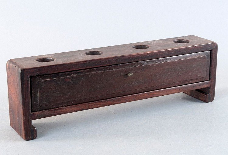 Wooden stand for opium pipe bowls, late Qing Dynasty (1: Wooden stand for opium pipe bowls, late Qing Dynasty (1644-1912 AD), Minguo time around 1910/1920, carving with bamboo motifs, simple design, very good condition. H = 10.0 L = 30.5 T = 6.5 cm Holzstä