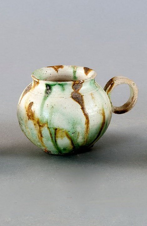 Birdfeeder, China, Tang Dynasty (619-907 AD.), Tang San: Birdfeeder, China, Tang Dynasty (619-907 AD.), Tang Sancai, bright earthenware with typical three-color glaze. Birdfeeder with small ring as a handle, perfectly preserved. H = 3.0 to 4.5 D = 1 to 7.0 