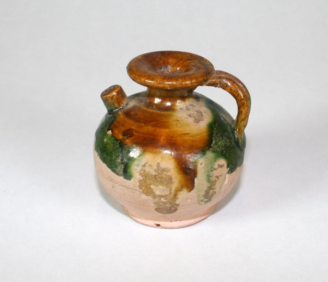 Fine jug handle for oils or other liquids, China Tang: Fine jug handle for oils or other liquids, China Tang Dynasty (618-907 AD). bright earthenware with the typical three-color original painting, this way tapering to the bottom, the bottom part of the j