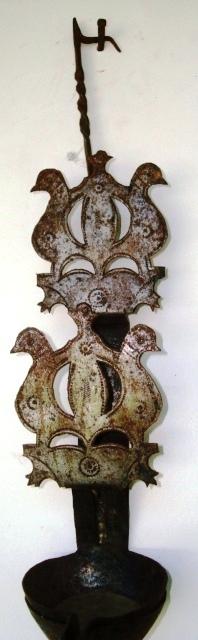 FAT LAMP WITH BIRDS: EARLY IRON FAT LAMP WITH BIRD MOTIF, 14"L