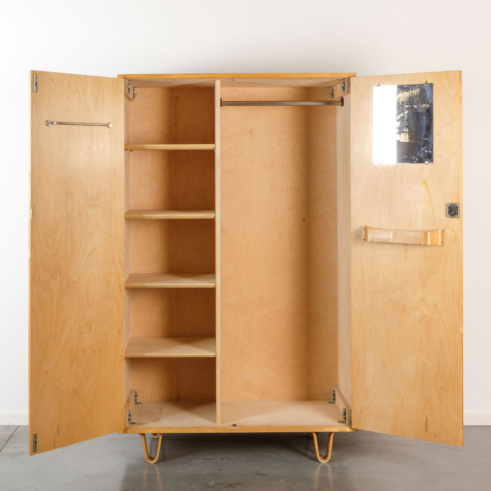 CEES BRAAKMAN (1917-1995) / PASTOE: Wardrobe. Model KB02. 1950s. From the Birch series with the famous bentwood u-shaped legs. Two doors. Four shelves. Comb tray. Clothes hanger. Mirror. Traces of wear.169 x 104 x 52 cmDescription FRGar