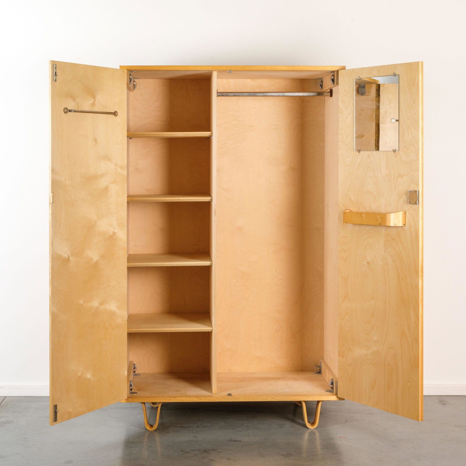 CEES BRAAKMAN (1917-1995) / PASTOE: Wardrobe. Model KB02. 1950s. From the Birch series with the famous bentwood u-shaped legs. Two doors. Four shelves. Comb tray. Clothes hanger. Mirror. Traces of wear.169 x 104 x 52 cmDescription FRGar