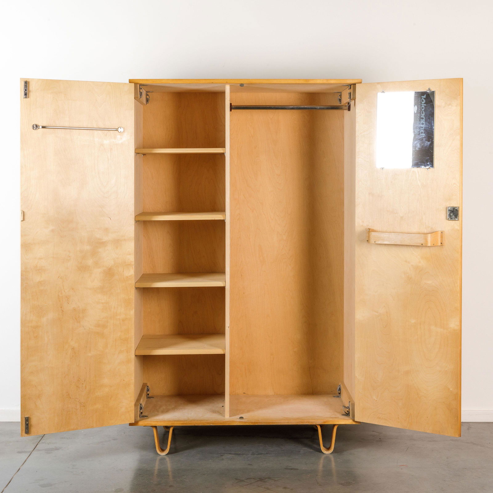 CEES BRAAKMAN (1917-1995) / PASTOE: Wardrobe. Model KB02. 1950s. From the Birch series with the famous bentwood u-shaped legs. Two doors. Four shelves. Comb tray. Clothes hanger. Mirror. Traces of wear.169 x 104 x 52 cmDescription FRGar