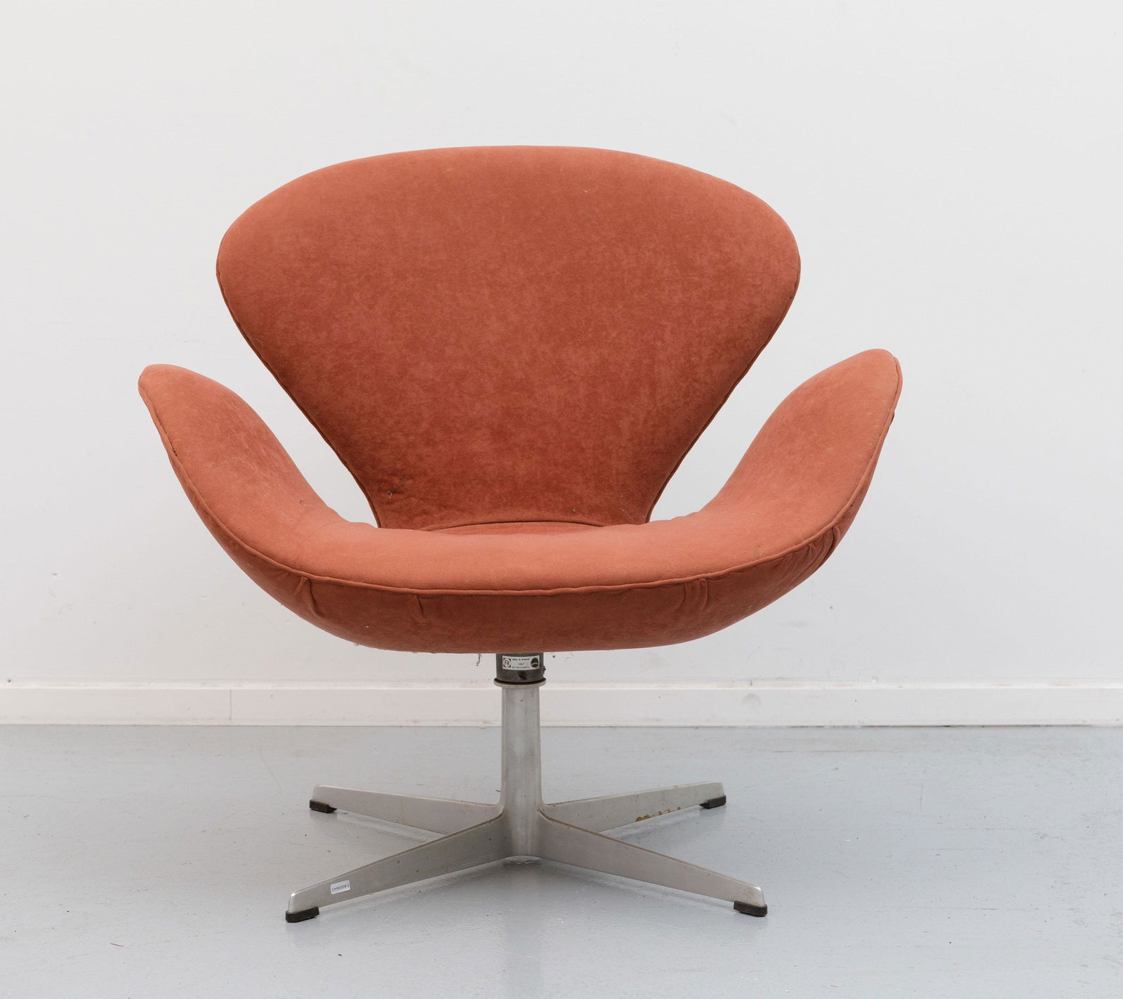 ARNE JACOBSEN (1902-1971) / FRITZ HANSEN (1 of 4)