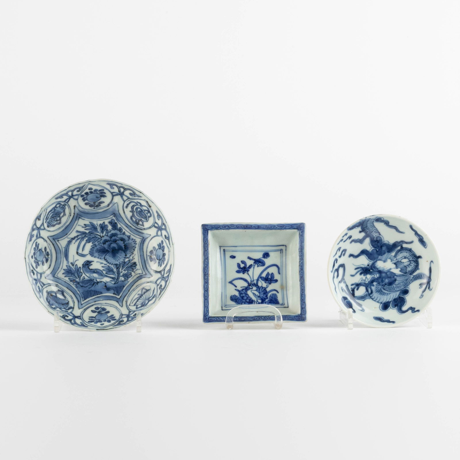 Three blue and white Chinese porcelain pieces.

1. Plate. Ming dynasty (1368-1644), Wanli period (15 (1 of 16)