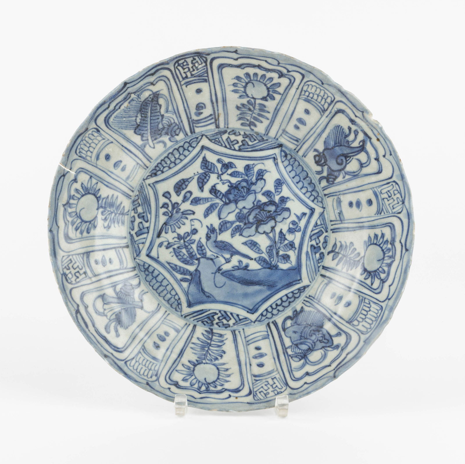 A Chinese porcelain late Ming dynasty dish. China. C. 1640.
Crack of 1.5 cm on rim. Some chips on ri (1 of 5)