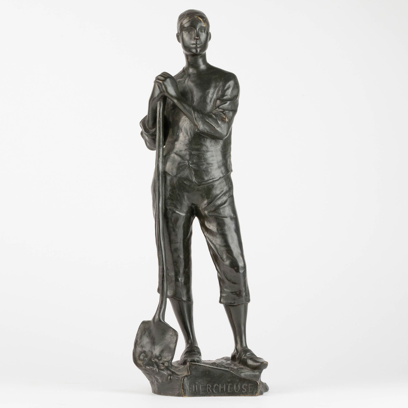 CONSTANTIN MEUNIER (1831-1905) (naar/d'après/after): Description EN'Hiercheuse'. Bronze, black patina. Signature bearing.Beschrijving NL'Hiercheuse'. Brons, zwarte patina. Niet authentieke signatuur dragend.Description FR'Hierche