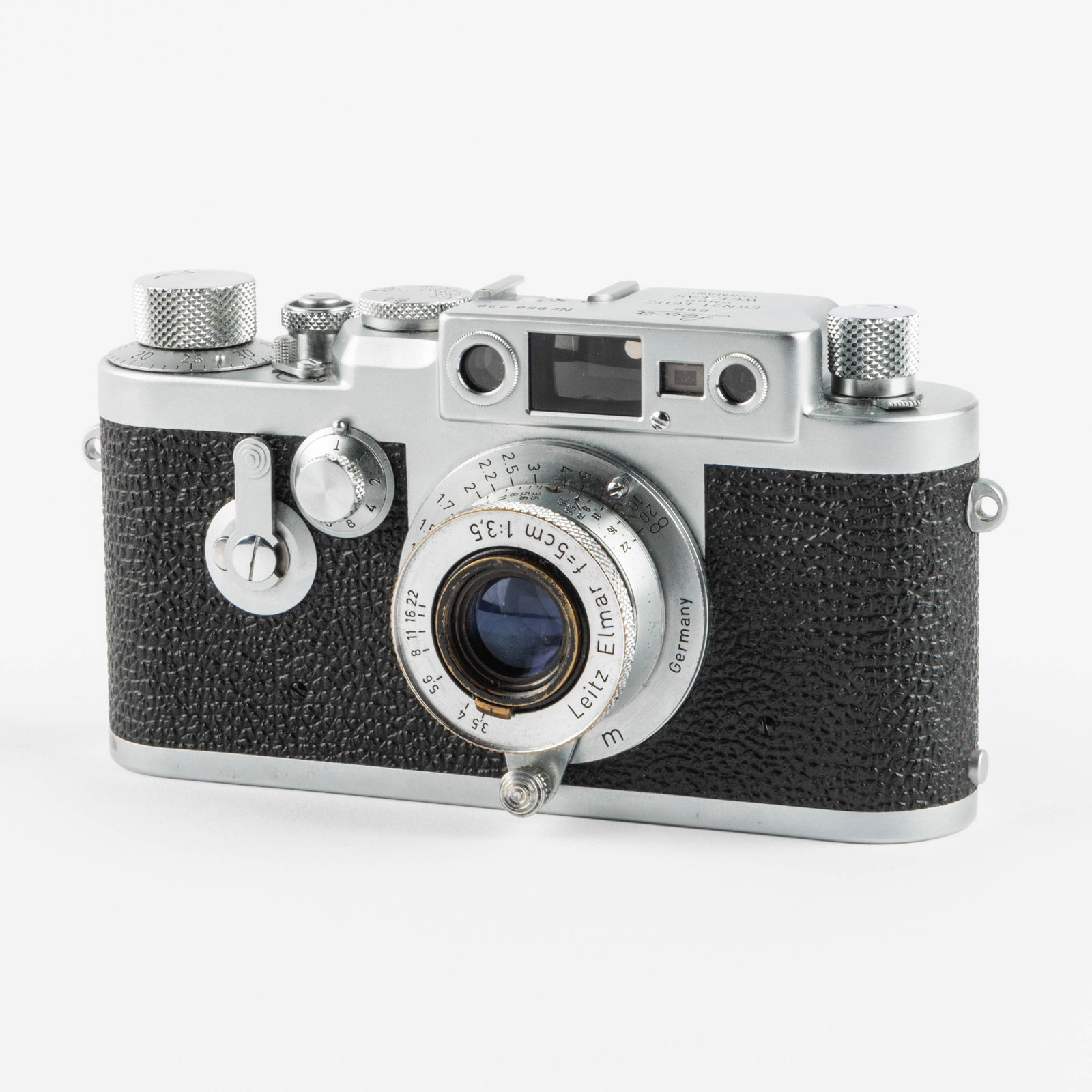 Leica IIIg, No. 858239. With Leitz Elmar lens f=5cm 1:3.5. (1 of 7)