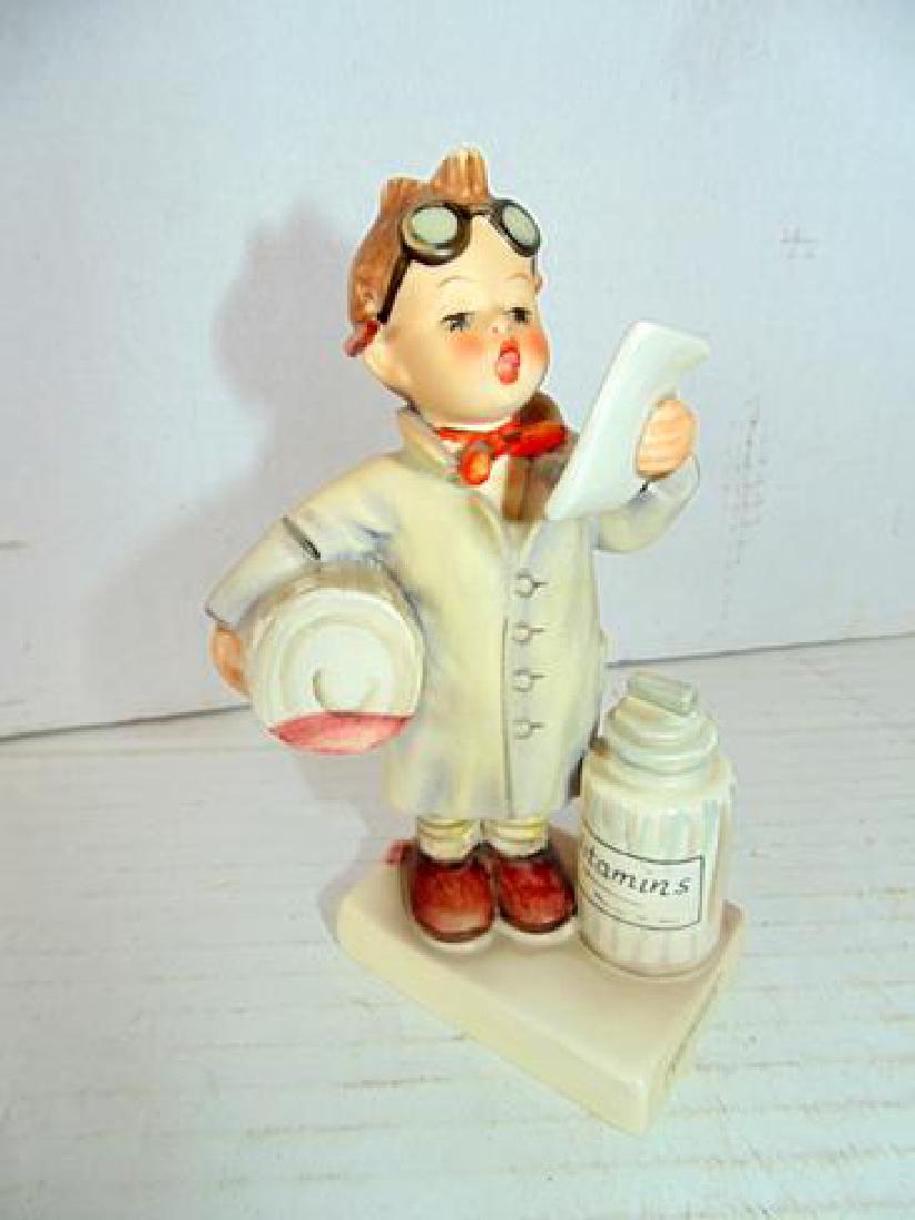 Hummel Little Pharmacist (1 of 2)