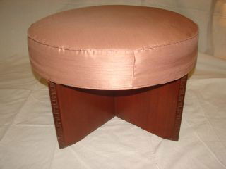 Frank Lloyd Wright Ottoman: Signed and numbered, FLW red logo, Signed Heritage Henredon by Frank Lloyd Wright. Very good condition.