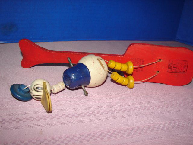 Donald Duck Wood Fisher Price Pop Up Toy: Wood Fisher Price Donald Duck on a string. Upper body is loose and head will not stand up. Good condition