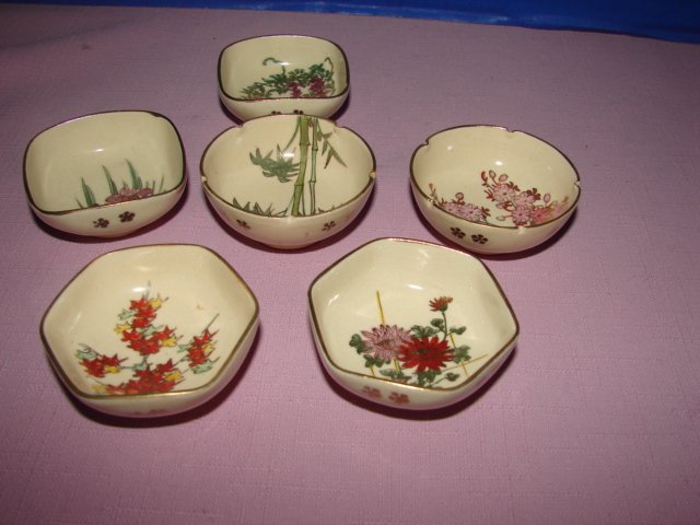 Set of 6 Satsuma Spice Cups: Small Satsuma spice cups. 2 1/2" diameter Very good condition.