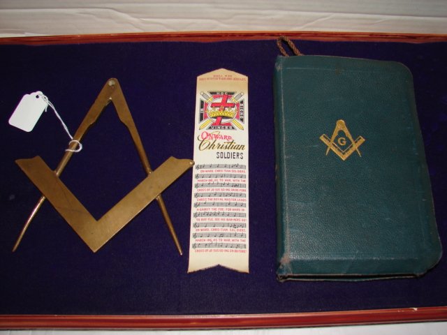 Odd Fellows Bible and Insignia: Very good condition.