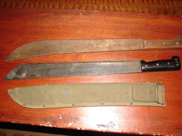 2 Machetes: 2 Machetes one with a canvas sheath. Good condition.