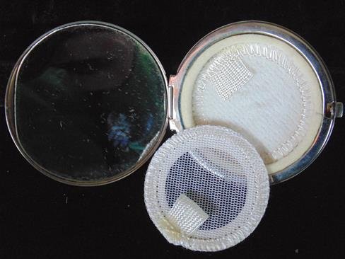 Tiffany Sterling Silver Compact Very good condition.: Very good condition. Signed Tiffany & Co. Sterling.